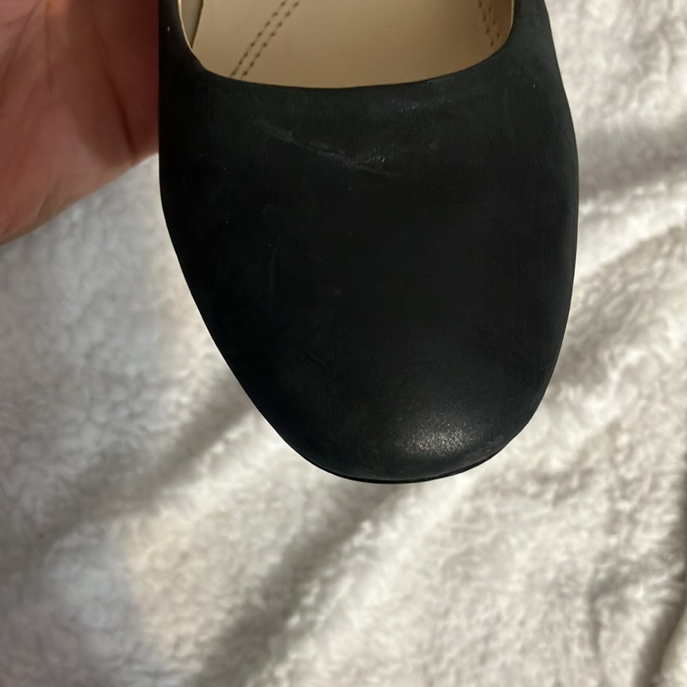 Tahari Round Toe Black Heels - Picture 8 of 8